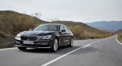 2016-BMW-7-Series-official (7)