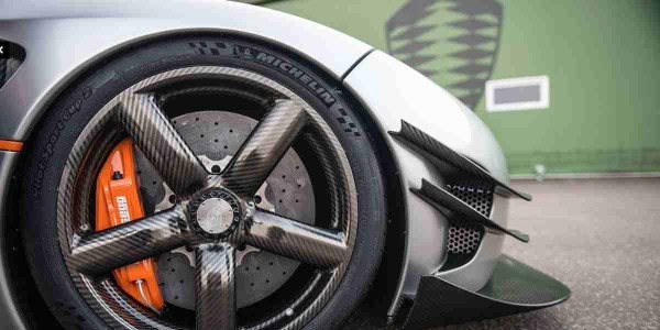 Koenigsegg-carbon-fiber-wheel-1200