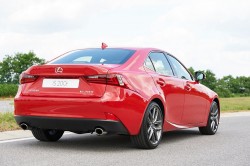 LEXUS-IS-200T-4