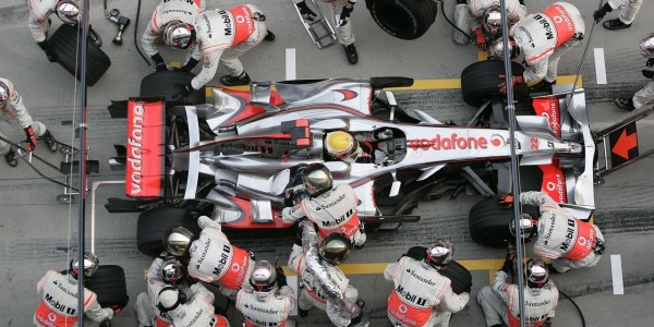 hamilton-china08-refuel1200