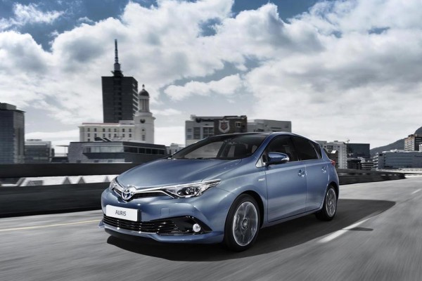 toyota_auris_2015