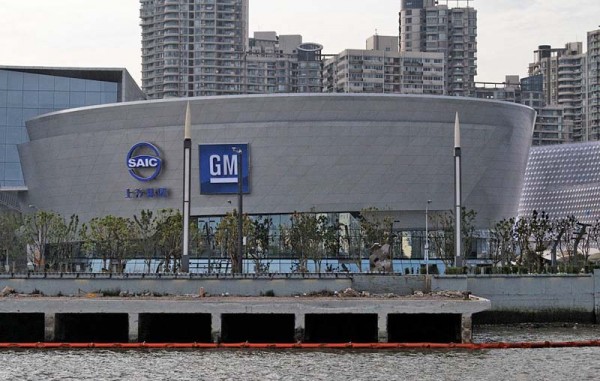 1024px-SAIC-GM_Pavilion,_river_view