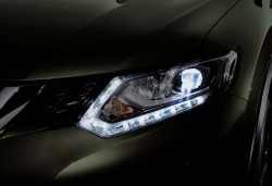 Nissan-X-Trail_2014_1600x1200_wallpaper_e9