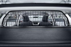skoda-launches-seatbelt-for-dogs-and-other-practical-accessories_2