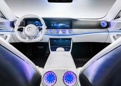 Mercedes-Benz-IAA_Concept_2015_1000 (2)