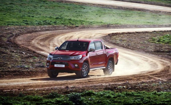 Toyota Hilux 2016 (9)