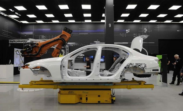 2016 Mercedes-Benz E-Class body 2