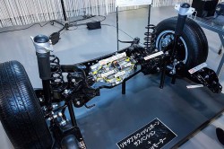 2016-toyota-prius-awd-e-four (4)