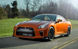Nissan-GT-R_2017_1000 (1)