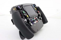 f1-mclaren-honda-mp4-31-steering-wheel (1)