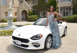 2017-Fiat124Spyder-Playmate-01