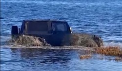 Drunk guy doesnt know how to off-road and ruins nice jeep
