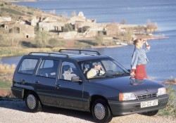 OPEL-ASTRA-SPORTS-TOURER-TRADITION (8)
