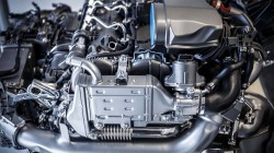 mercedes-four-cylinder-diesel-engine (1)