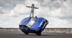 2016-jaguar-f-pace-goodwood-two-wheels-22