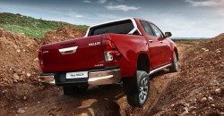 new toyota hilux (1)