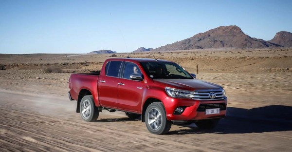 new toyota hilux (2)