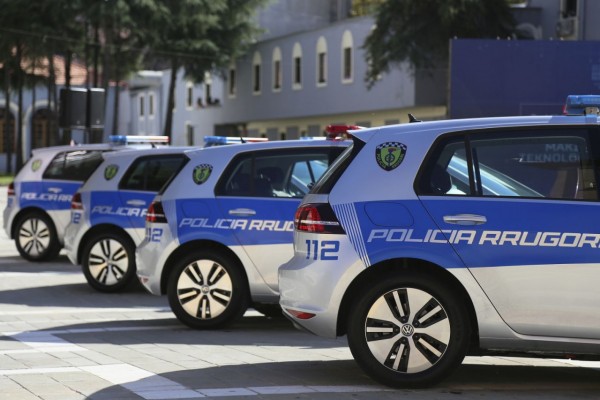 Albanian Police Get Fleet Of e-Golfs  (2)