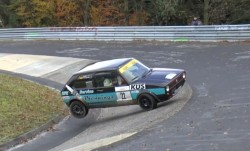 old-golf-gti-and-opel-kadett-crash-at-the-nurburgring-s-karussell-video-88734_1