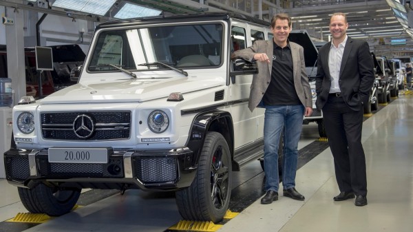 2016-mercedes-amg-g63-on-production-line