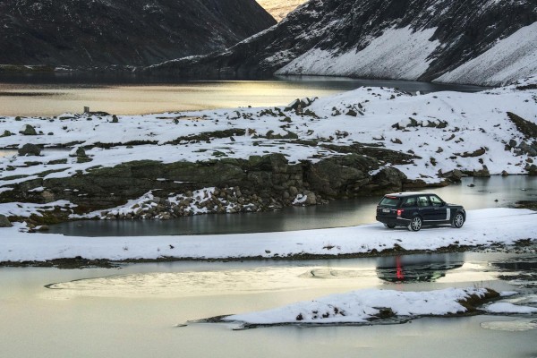 Range Rover in Epic Nordic Landscape (37)