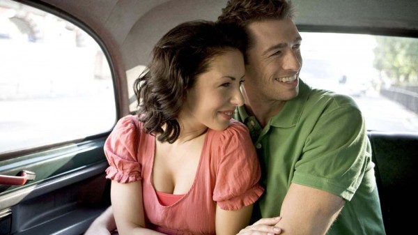couple-in-taxi