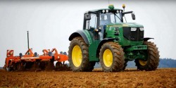 john-deere-reveals-180-hp-battery-powered-tractor (1)