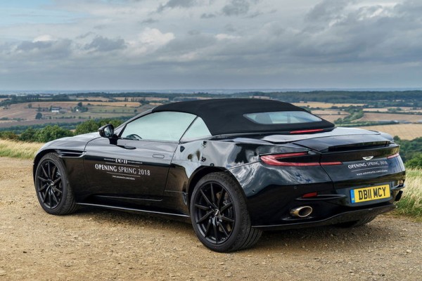 ASTON-MARTIN-DB11-VOLANTE (1)