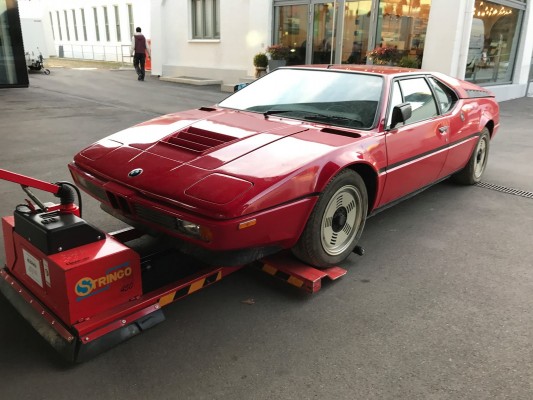 BMW M1 old dusted  (1)