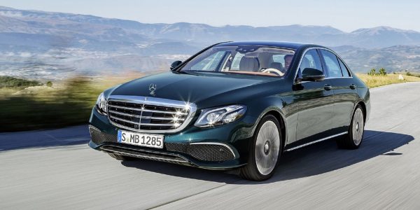 Mercedes-Benz E 350 e, EXCLUSIVE, kallaitgrün ;Kraftstoffverbrauch kombiniert: 2,1 l/100 km, Elektrischer Energieverbrauch: 11,5 kWh/100 km, CO2-Emissionen kombiniert: 49 g/km

