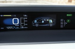 Toyota-Prius_Plug-in_Hybrid-2017 (13)