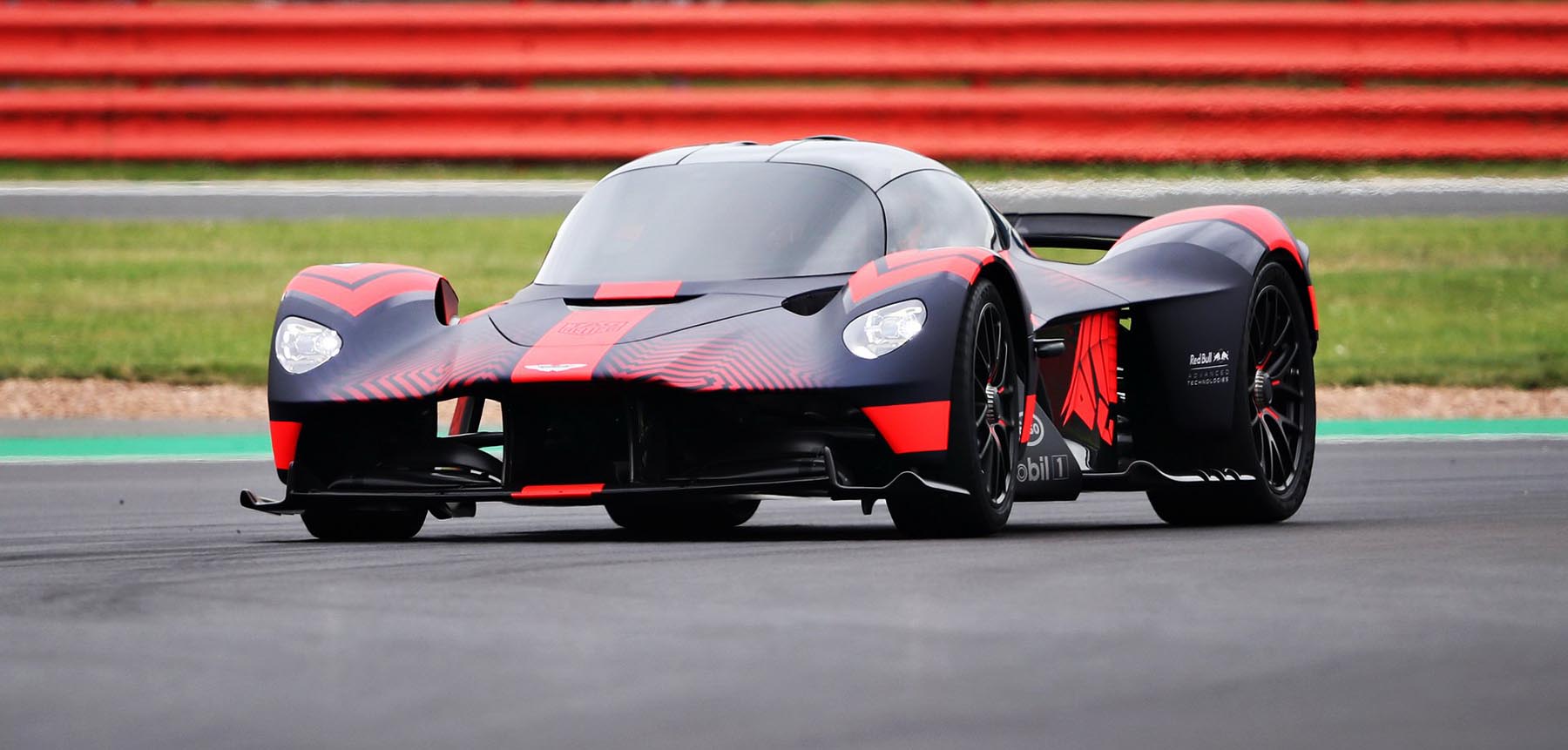 ί Aston Martin Valkyrie 1 176 ί ί
