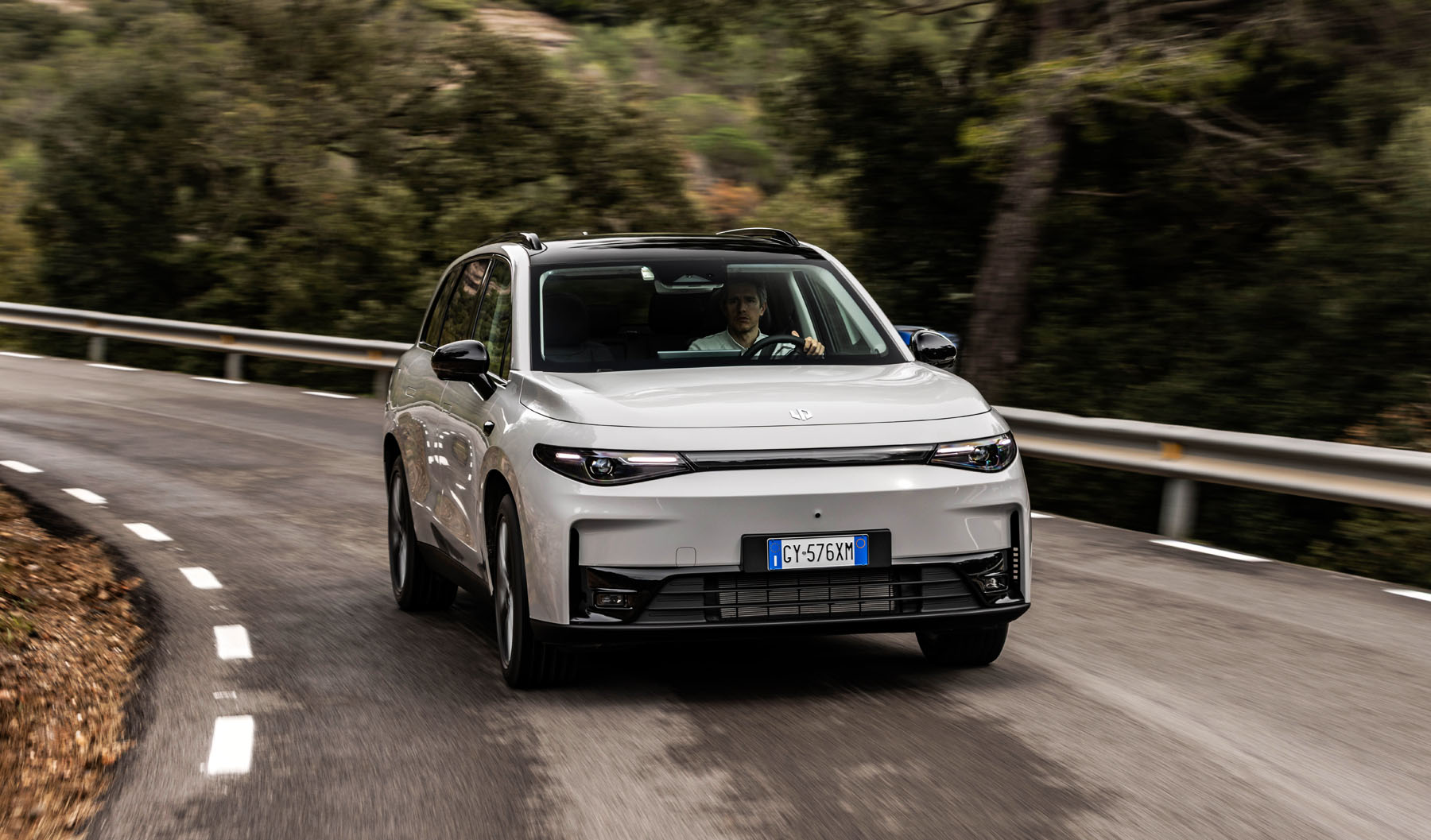 C Reev Leapmotor C10 REEV: 970 km ηλεκτρικής κίνησης και κορυφαία πολυτέλεια ...