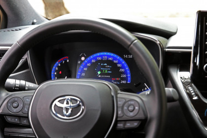 Ford-Focus-vs-Toyota-Corolla-caroto-test-drive-2019-37