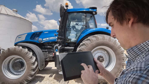 new-holland-t8-nhdrive-and-case-ih-magnum-autonomous-concept-tractor-7