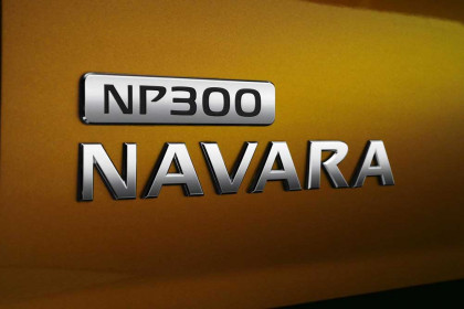 2015-nissan-navara-officila-revealed-9
