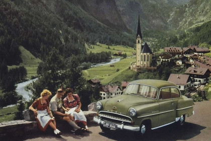 opel-on-its-way-to-the-grossglockner-mountain-in-the-alps