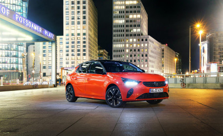 Opel-Corsa-e-test-drive-in-Berlin-caroto-2020-4