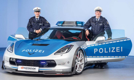 tikt-corvette-c7-stingray-police-vehicle-for-essen-4