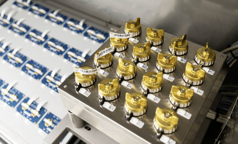 Initial base compositions and samples are tested and characterised in terms of capacity and performance, using either half- or full-cells and, optionally, reference electrodes.