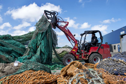Plastix i Lemvig - bringe affaldet tilbage i løkken, omdanne brugte fiskegarn, trawl, taifun og stålwirer til råmaterialer. Plast og stål.
