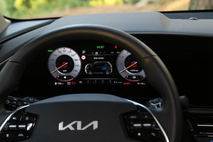 Kia Niro Hybrid caroto test drive 2022 (14)