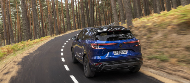 The_All-New_Renault_Austral_Esprit_Alpine_E-TECH_Hybrid_-_Iron_Blue-3