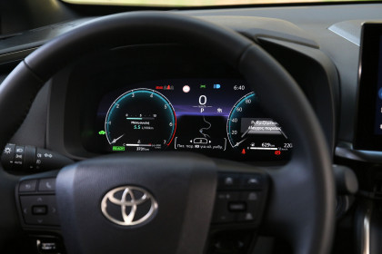 Toyota-C-HR-Hybrid-Electric-1.8-140-PS-caroto-test-drive-2024-27