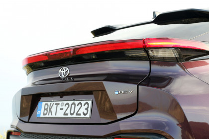 Toyota-C-HR-Hybrid-Electric-1.8-140-PS-caroto-test-drive-2024-60