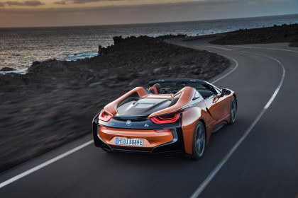 2019-BMW-i8-Roadster-Coupe (16)