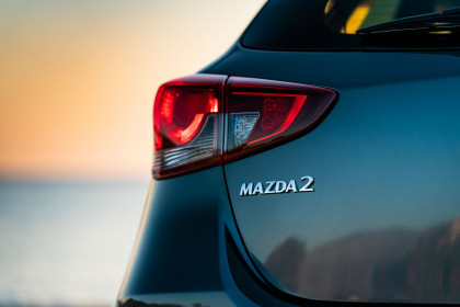 2020-Mazda2_11