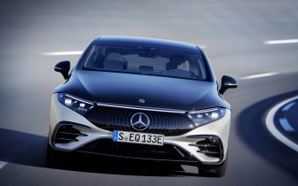2022-Mercedes-Benz-EQS-11