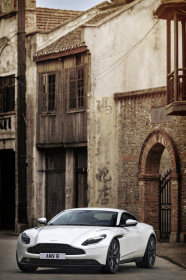 Aston-Martin-DB11-8