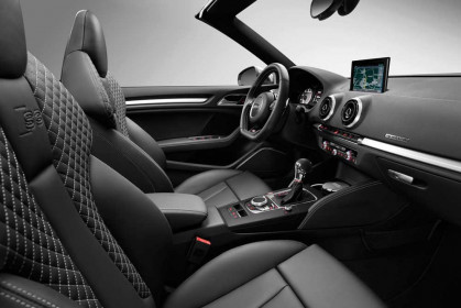 Innenraum     </br><font size="2"><b>Verbrauchsangaben Audi S3 Cabriolet:</b></br>Kraftstoffverbrauch kombiniert in l/100 km: 7,1; CO2-Emission kombiniert in g/km: 165</font>